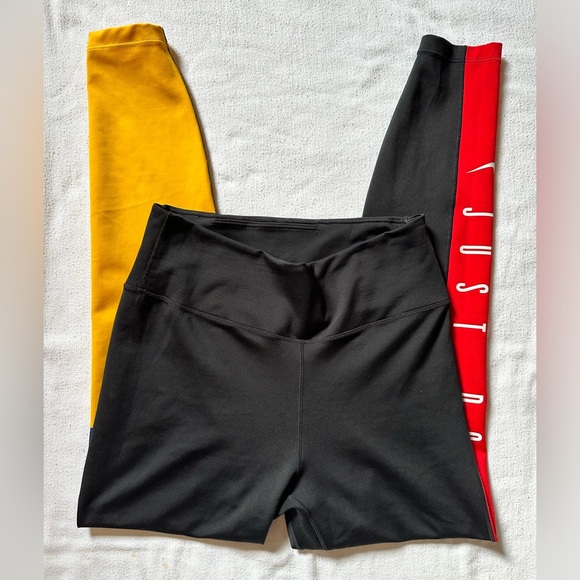 Nike athletic leggings. - Picture 1 of 5